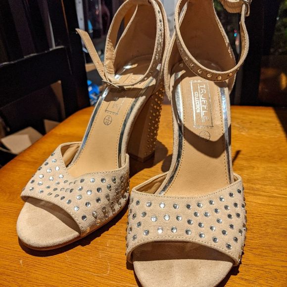 💥Sale💥Truffle Collection women's sz 7 embellished block heels with ankle strap - Picture 3 of 8